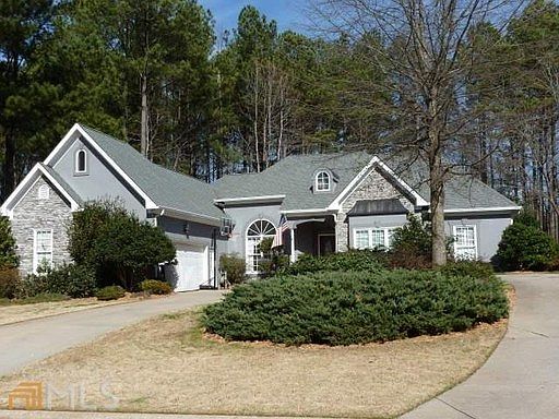 1st image of 690 White Oak Dr