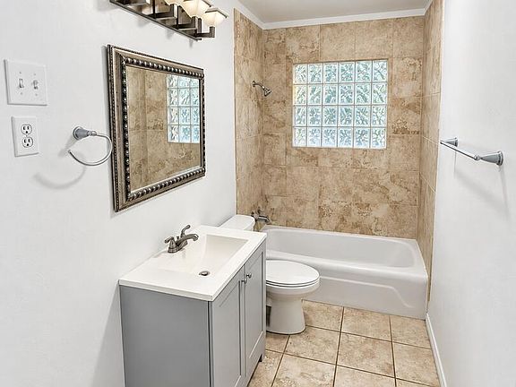 4th image of 4818 15th St