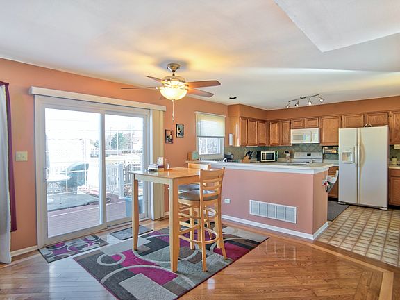4th image of 1416 E Canterbury Dr