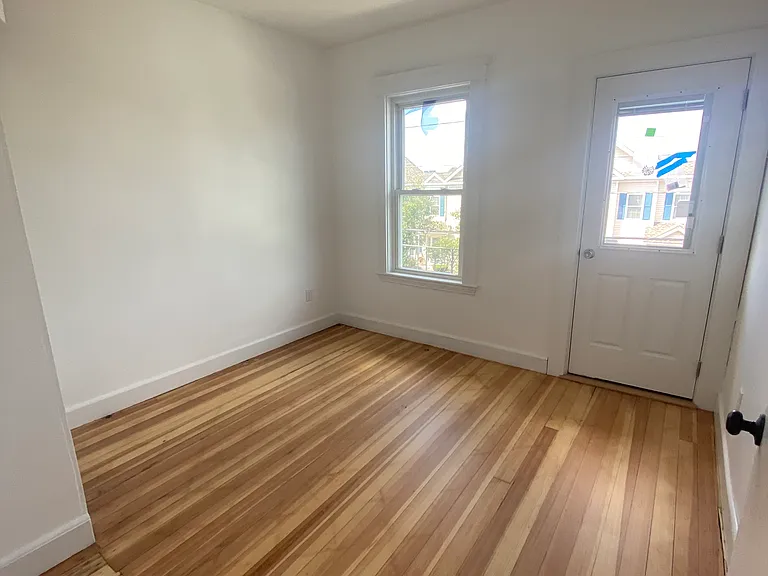 186 Harvard St #186 — Photo 4