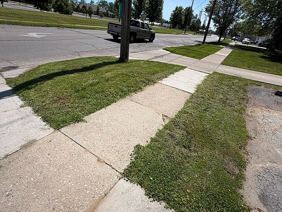 3rd image of 2061 Tremainsville Rd #1
