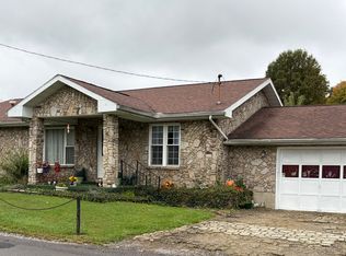 8 Pinchgut Hollow Rd, Fairmont, WV 26554