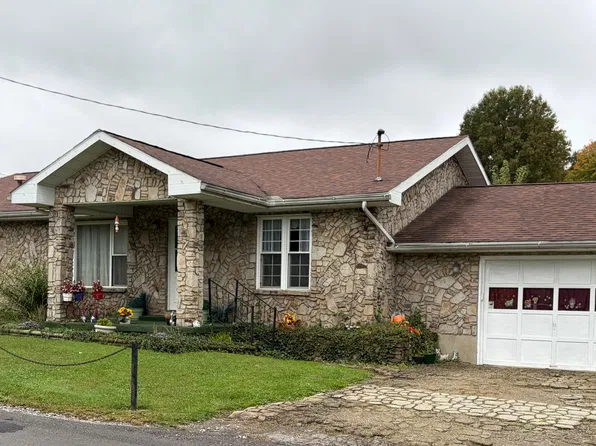 8 Pinchgut Hollow Rd, Fairmont, WV 26554