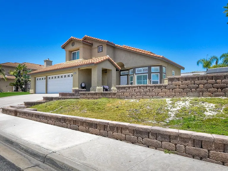 5030 Caspian Dr — Photo 2