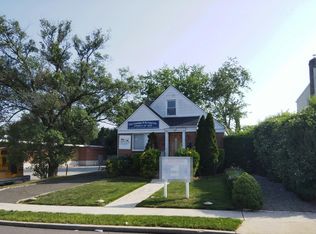 44 Village Ave, Elmont, NY 11003