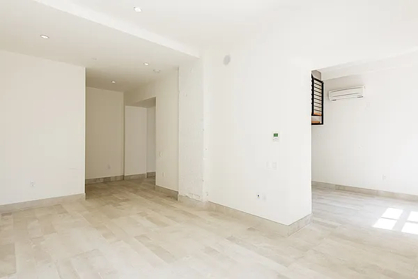 Rented by Nooklyn NYC LLC | media 72