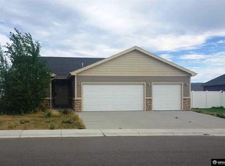 2101 Silvertip St, Bar Nunn, WY 82601