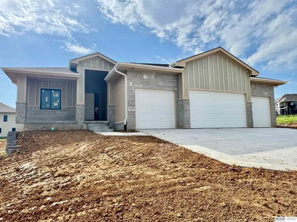 11002 S 101st St, Papillion, NE 68046