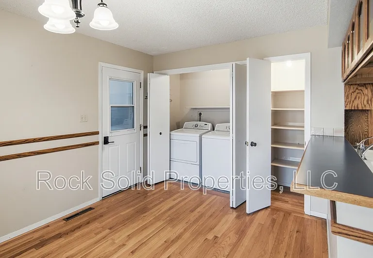 5416 Meadowbrook Dr — Photo 10
