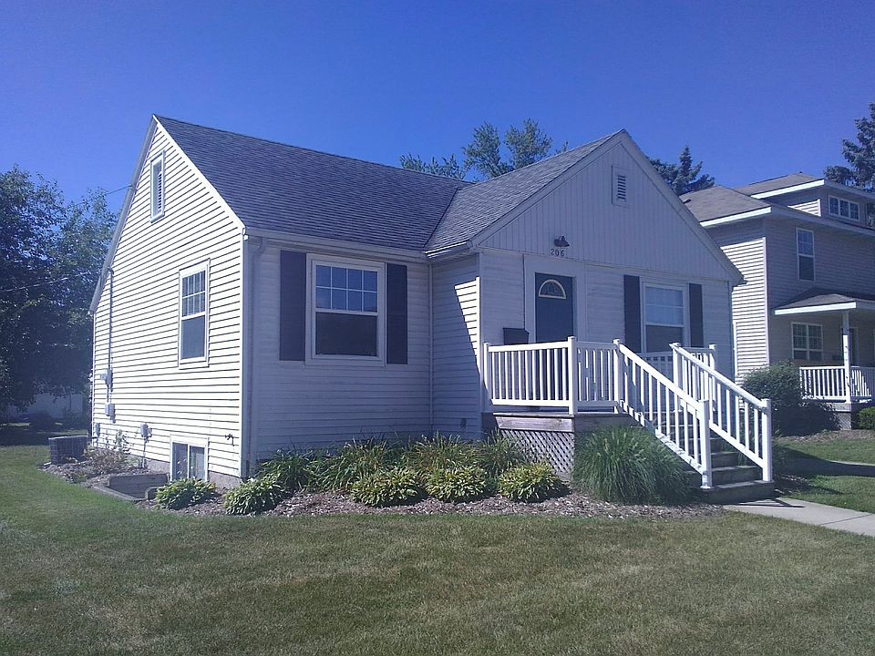 1st image of 206 E 15th St
