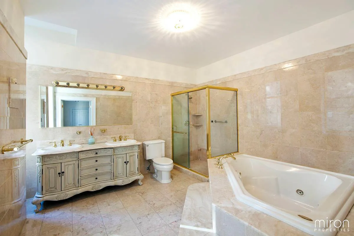 2211 Broadway APT 5E photo 1