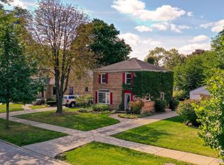 418 N Pine St, Mount Prospect, IL 60056