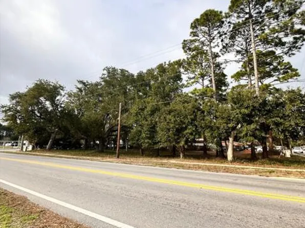711 Lovejoy Rd NW, Fort Walton Beach, FL 32548