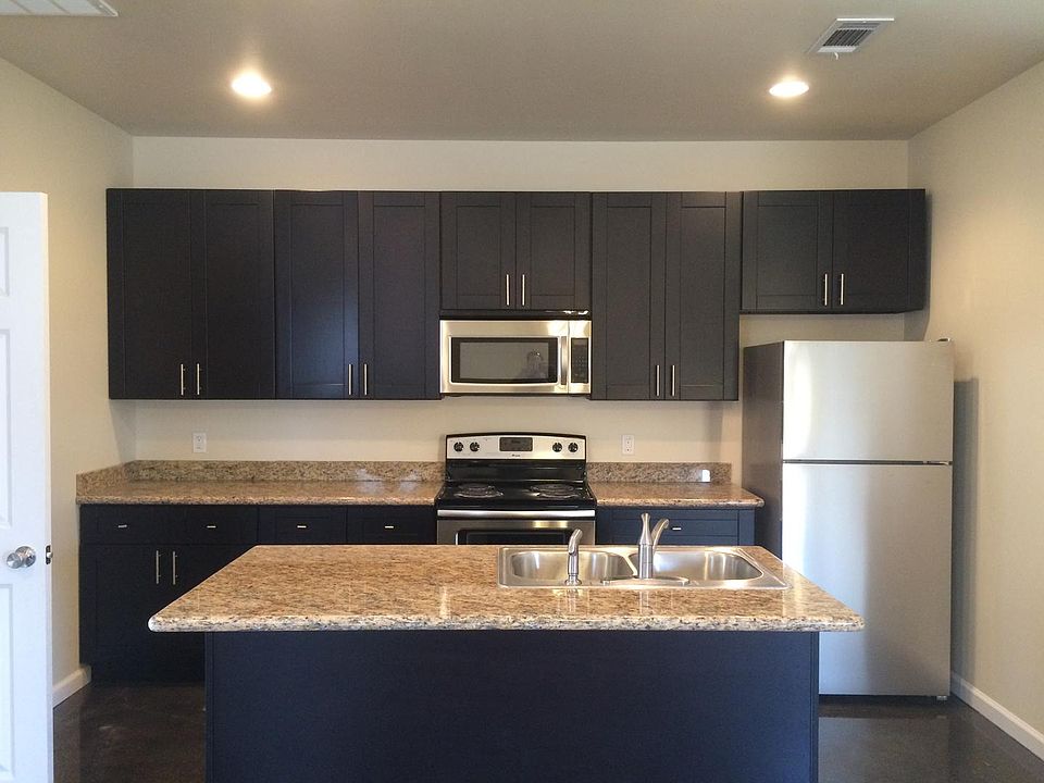 Kitchen island with sink and Dishwasher