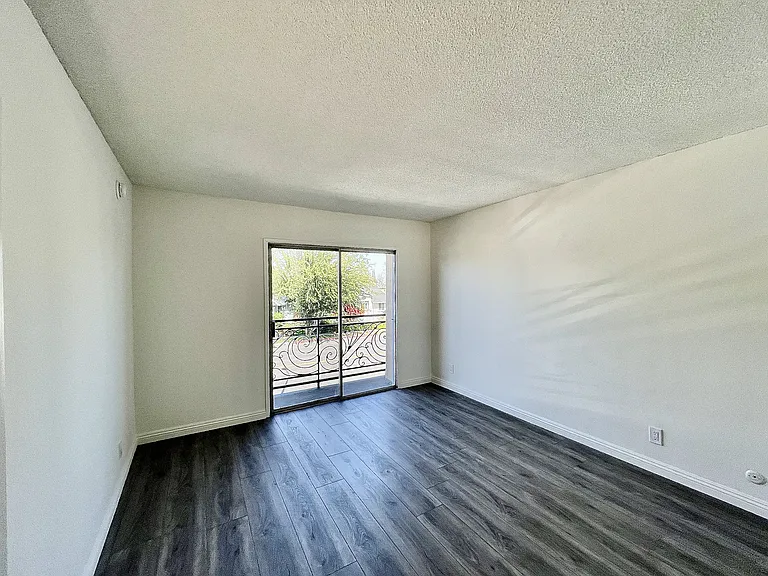 Encino Town & Country — Photo 15