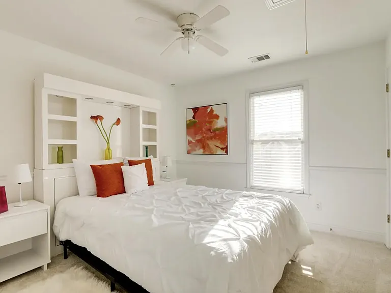 White Flowers Ln — Photo 14