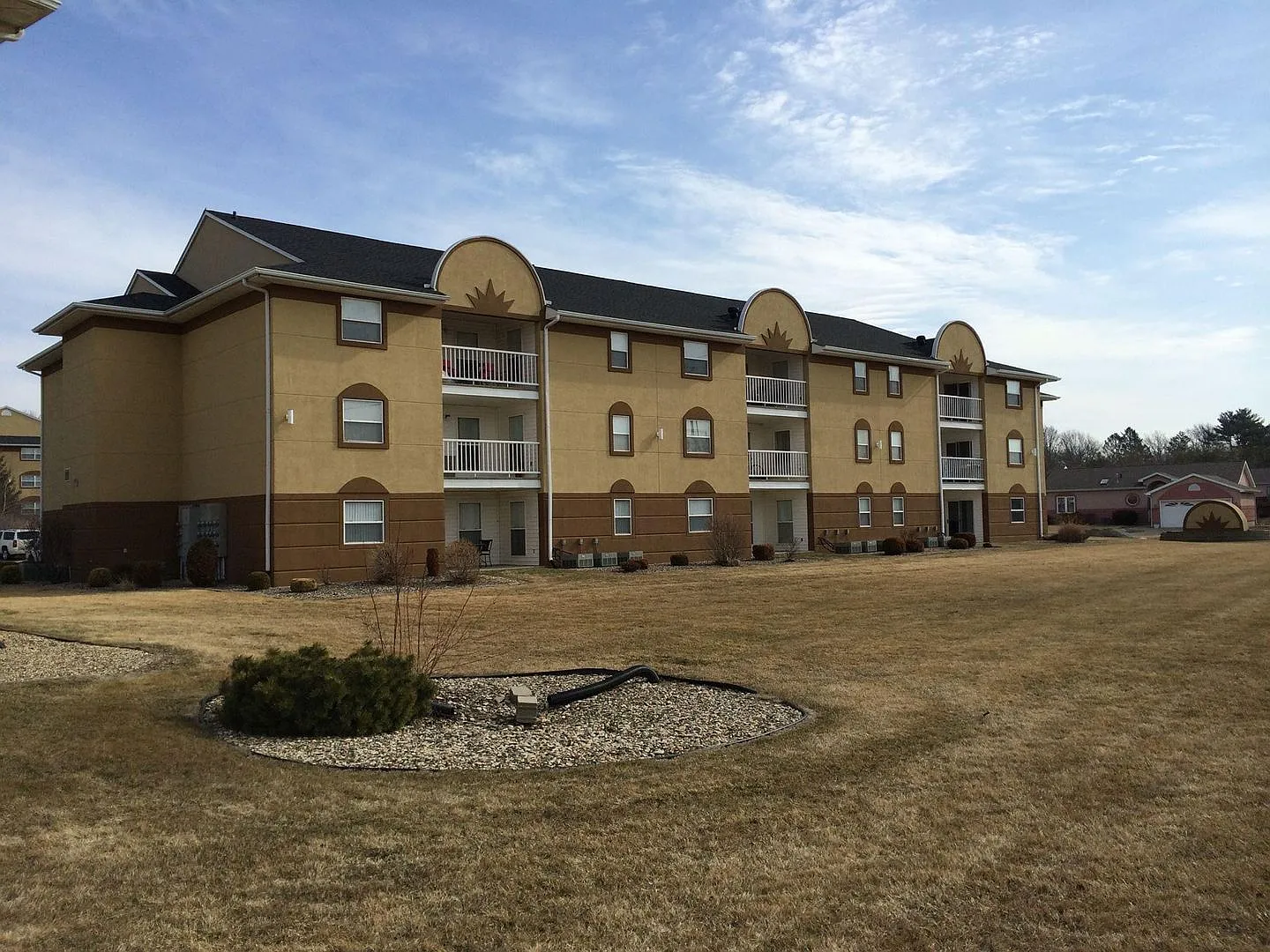 Pointe West Apartments — Photo 2