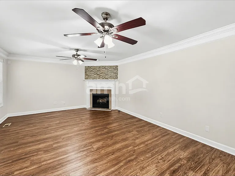1305 Bantry Dr — Photo 7