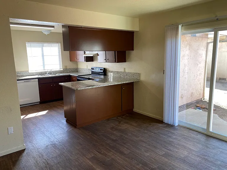 726 W 2nd Ave #C — Photo 1