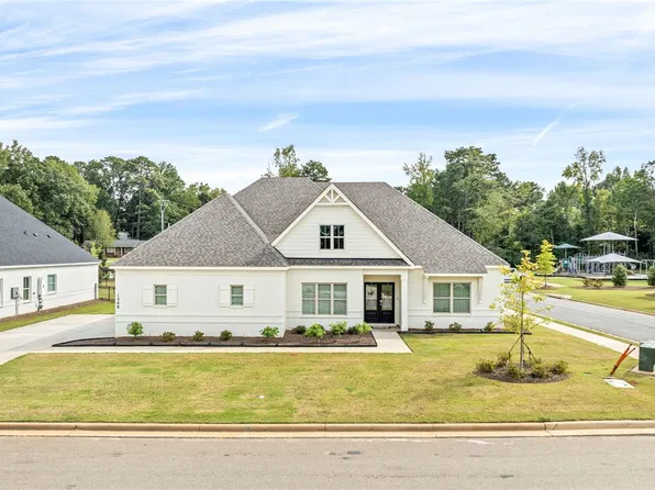 1549 Hidden Lakes Dr, Opelika, AL 36801