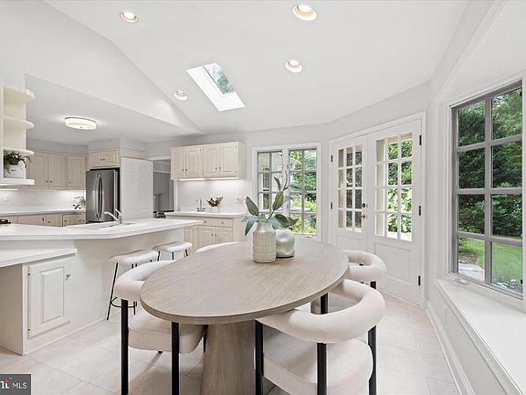 5th image of 5016 Scarsdale Rd