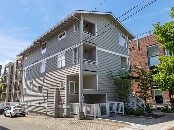 315 W Roy St #203