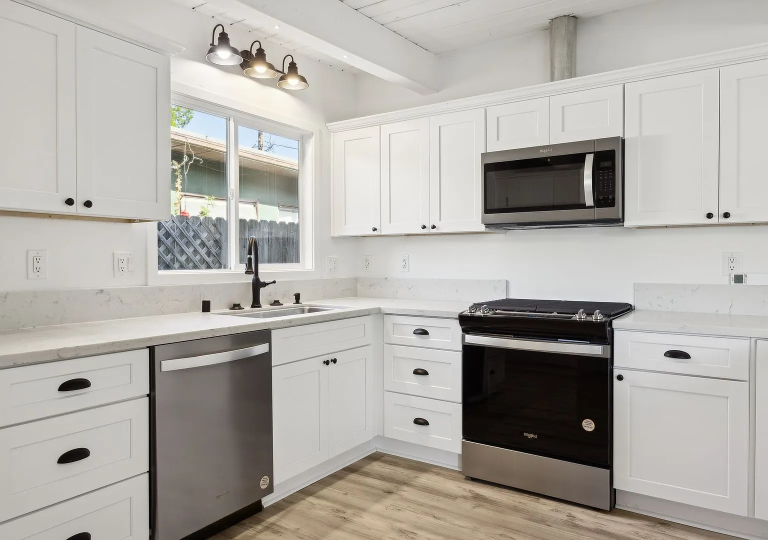 Creston Dr. Duplex — Photo 3
