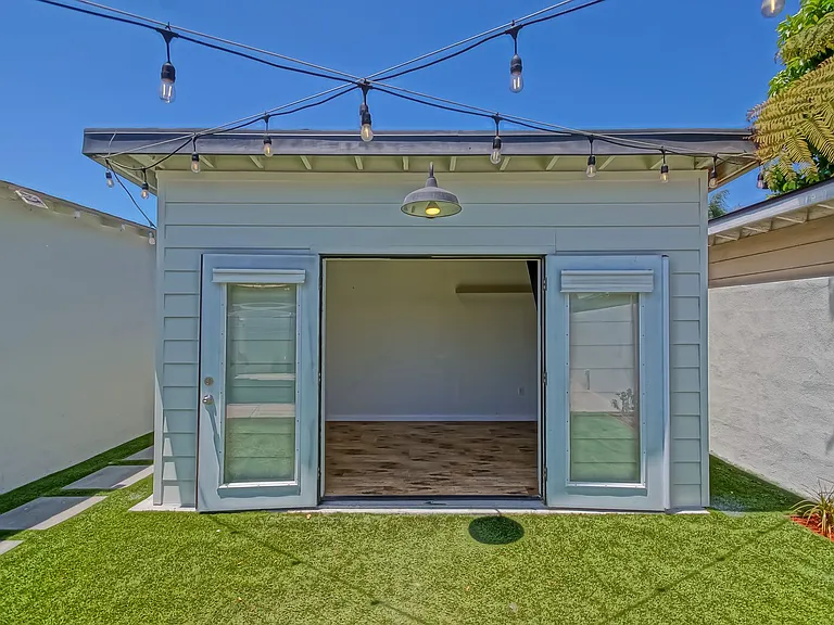 2621 Mathews Ave — Photo 34