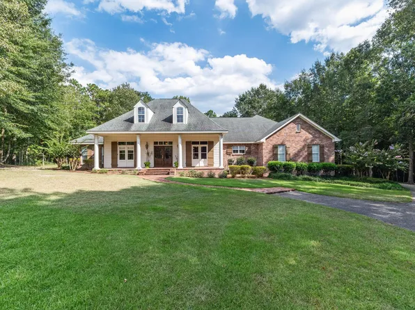 72 Brookline Dr, Hattiesburg, MS 39402