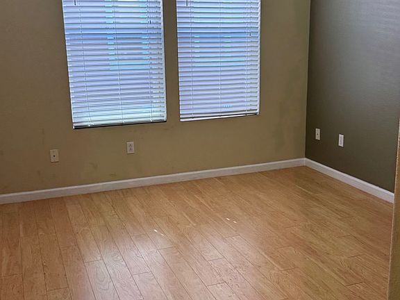 5th image of 621 Plaza Pl