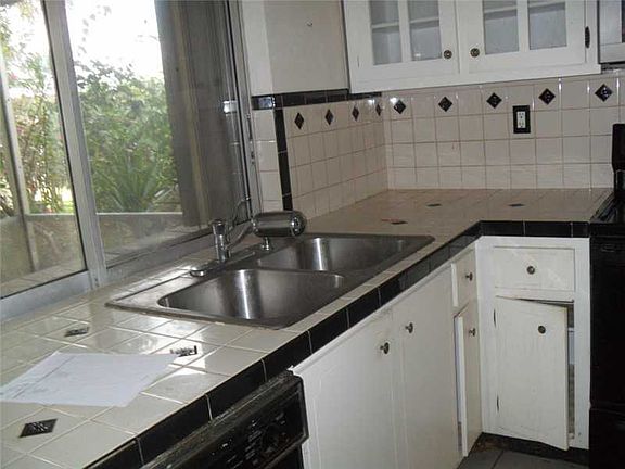 5th image of 8303 NW 74th Ter