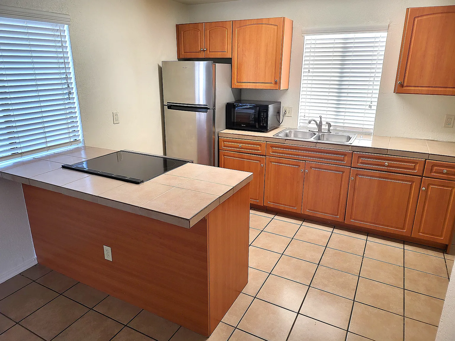 581 E Calle Arizona — Photo 4