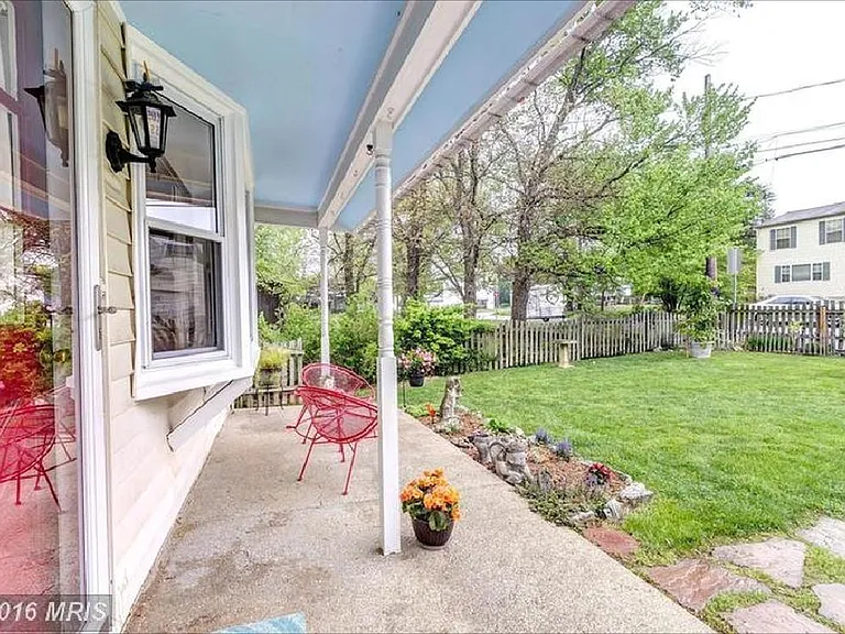 9804 Robinson Blvd — Photo 2