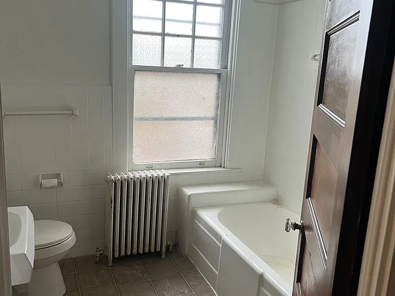 919 E King St — Photo 6