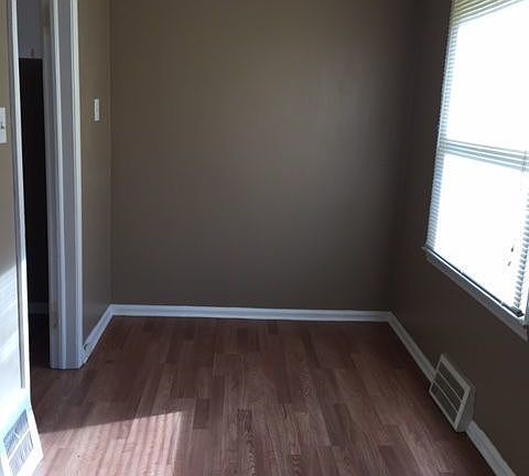5th image of 18711 Roscommon St