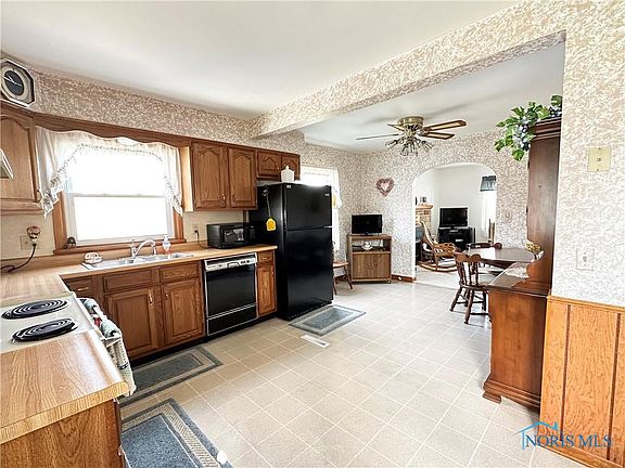 4th image of 441 Colonial Dr