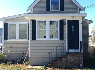 45 Island St, Marshfield, MA 02050