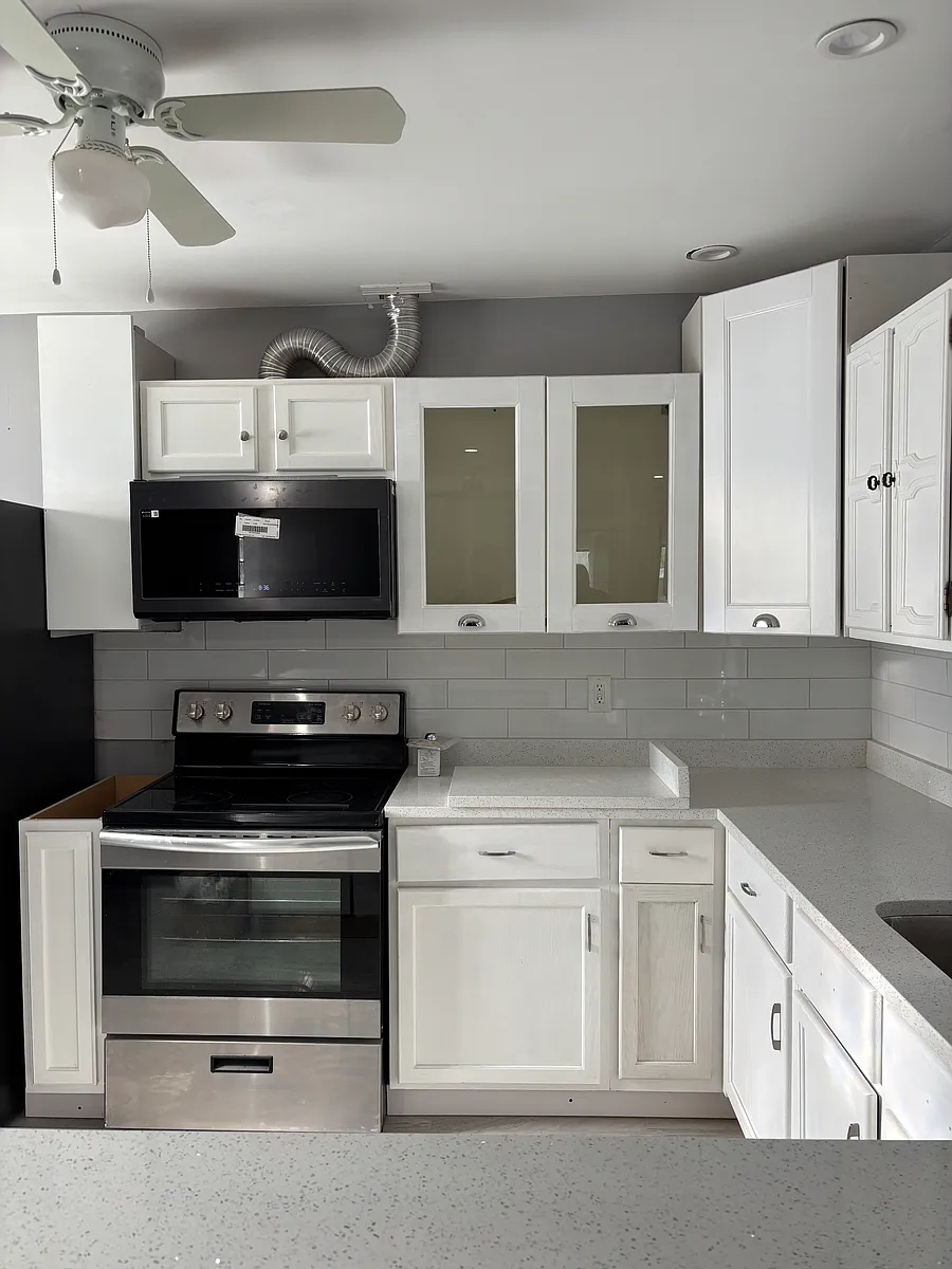 Building Photo - 5860 N Lincoln Ave #2F