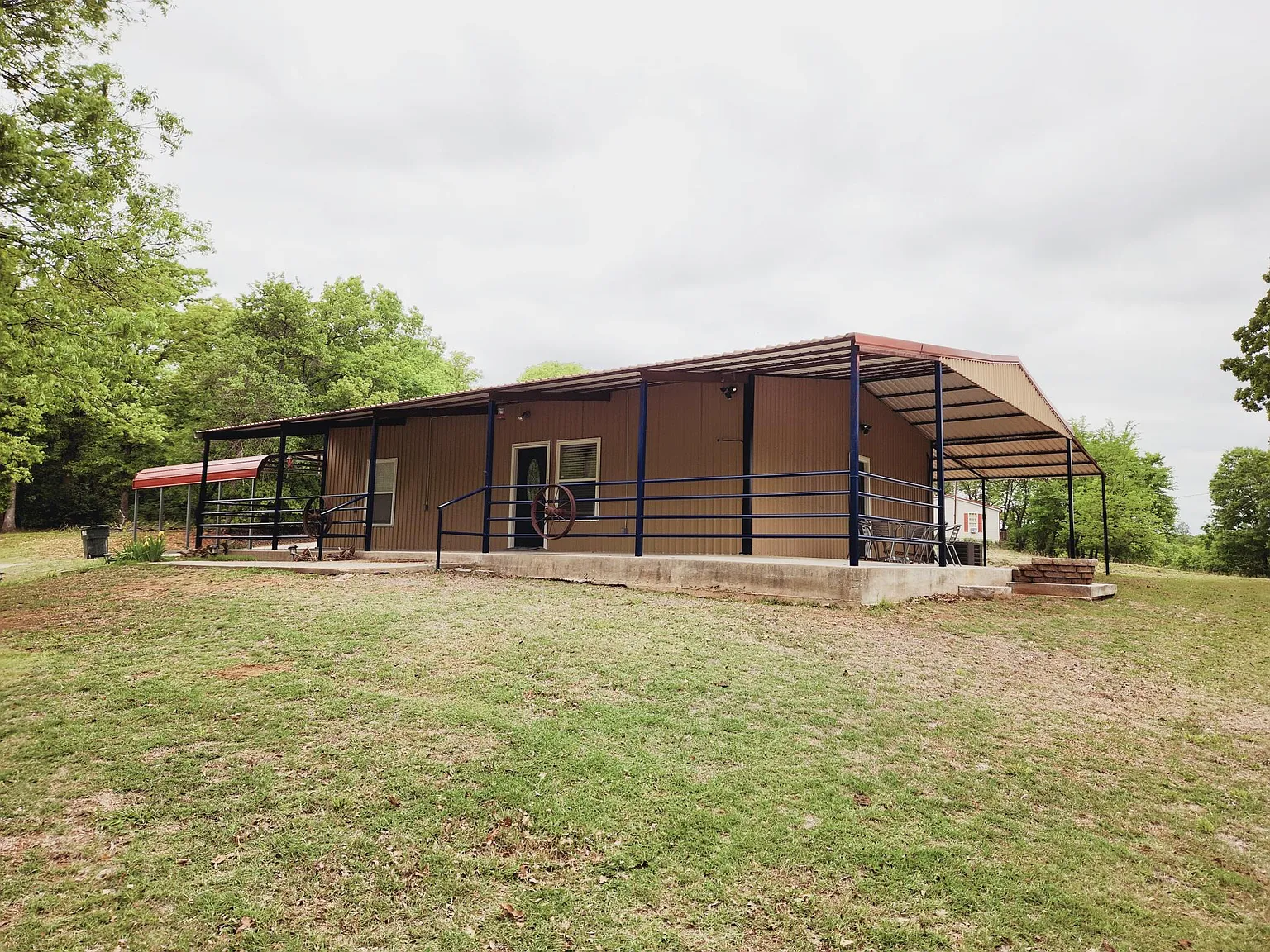 2951 E Shalmar Rd — Photo 2