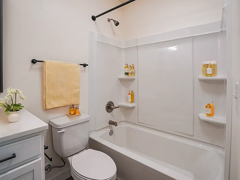 476 Taylor Apartments — Photo 57