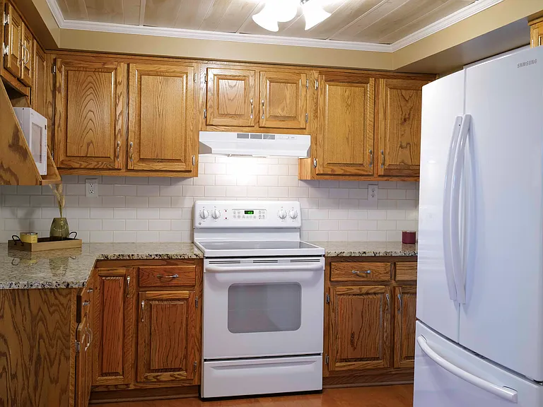 8693 Arbutus Dr — Photo 16
