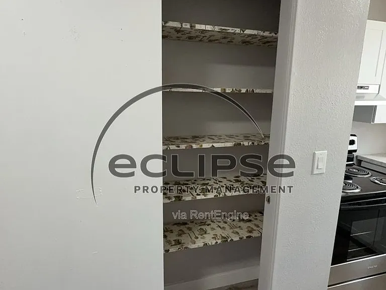 Summit View Apartments — Photo 195