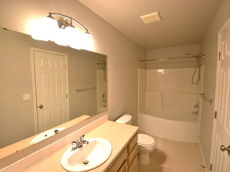354 E Carver Dr — Photo 9