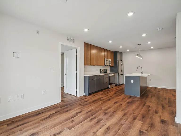 Graduate Pointe — Photo 235
