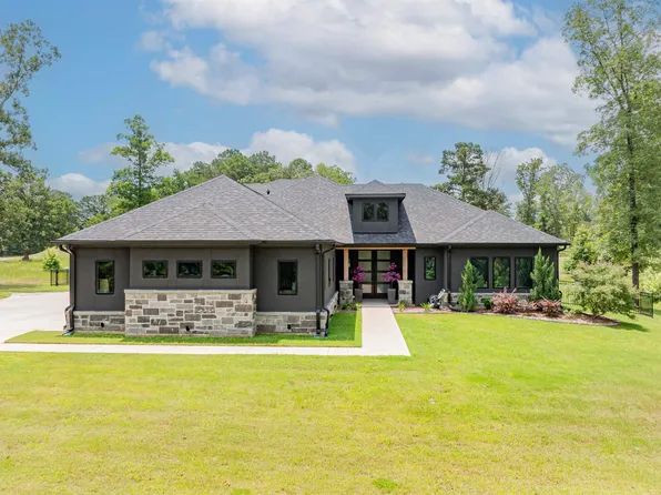 145 Hogan Ct, Gladewater, TX 75647