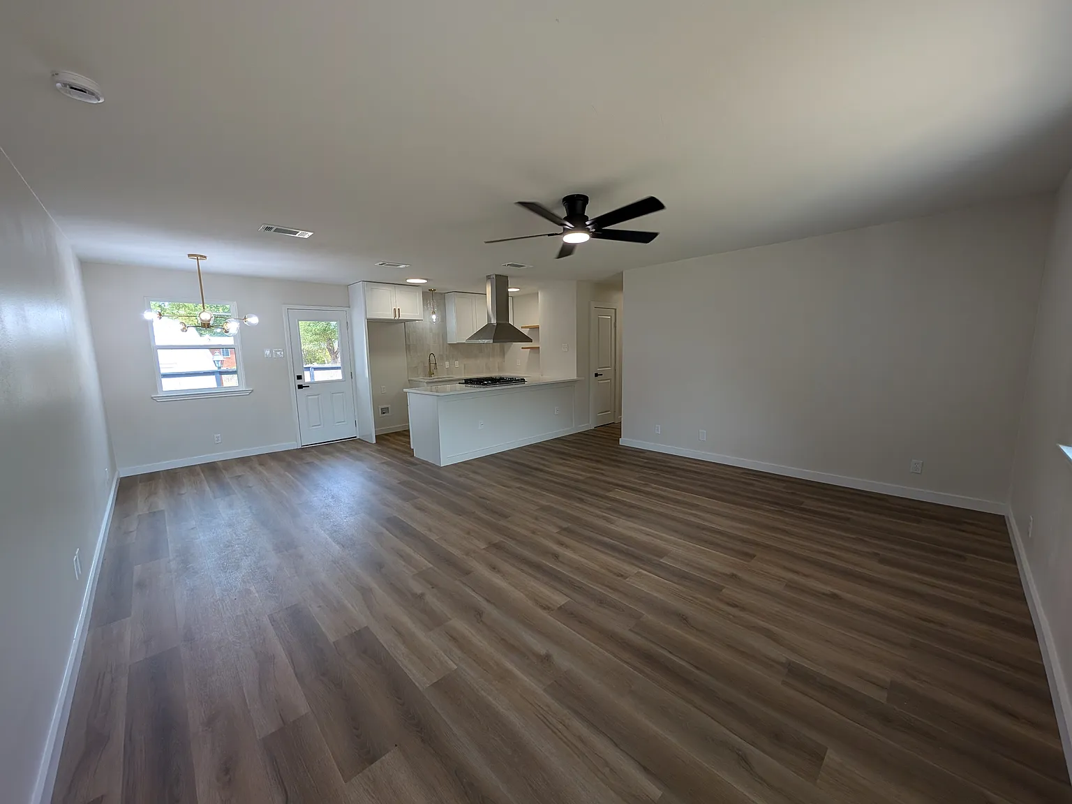 3 bed, 1091 sqft, $2,195 — Photo 2