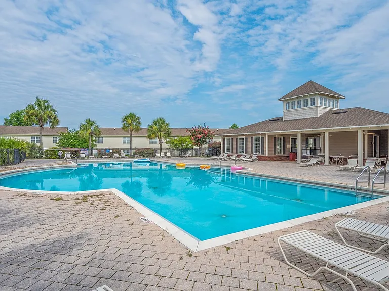 715 Majestic Dr — Photo 42