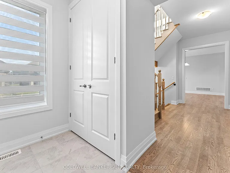 166 Prince Charles Cres — Photo 7