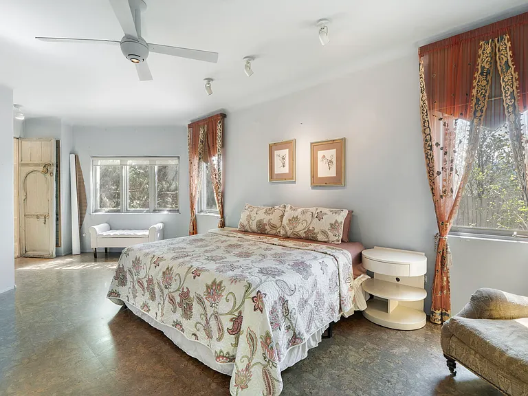 Primary Bedroom / King Bed