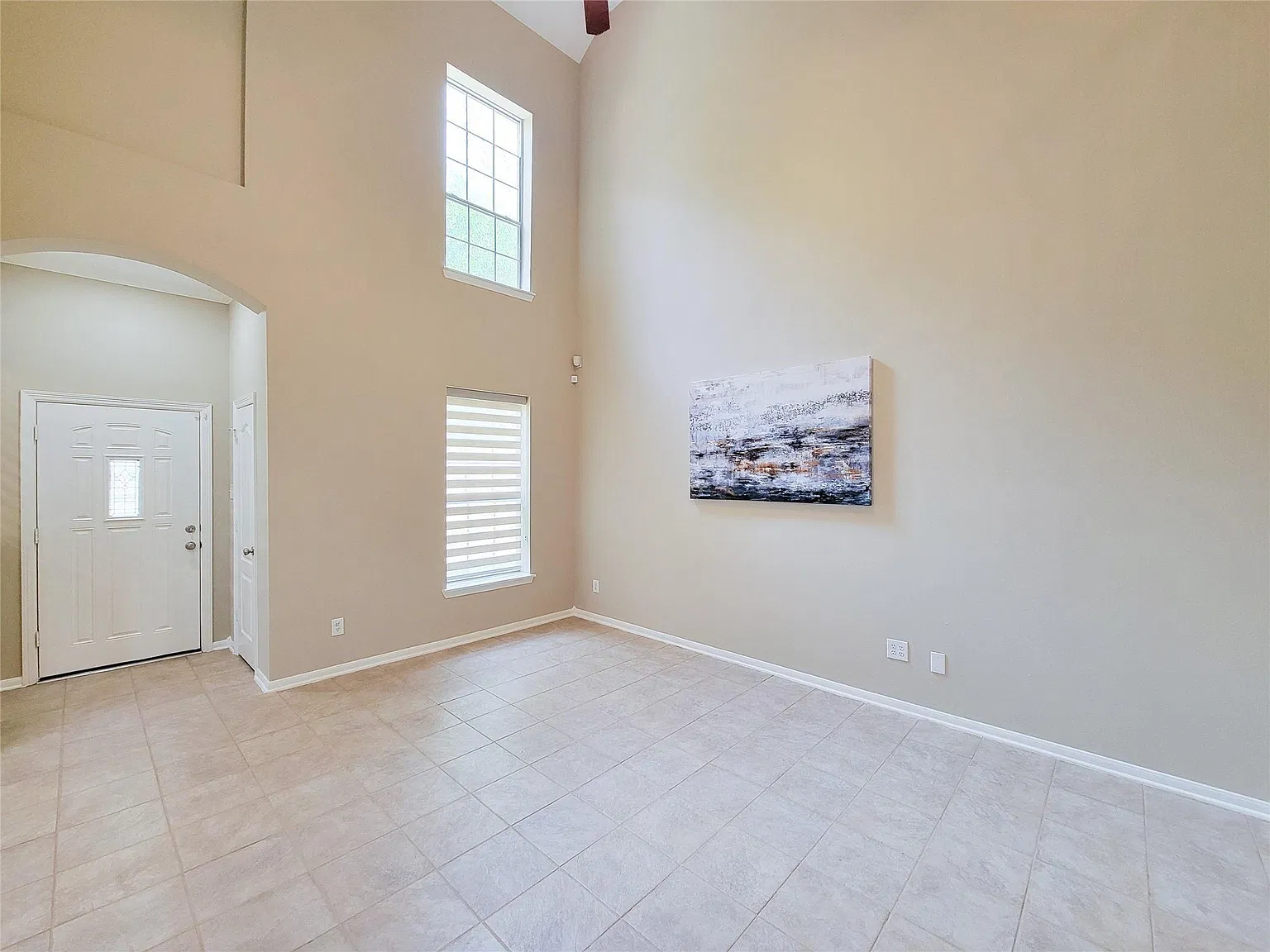 3 bed, 2.5 bath, 1995 sqft, $2,550 — Photo 2